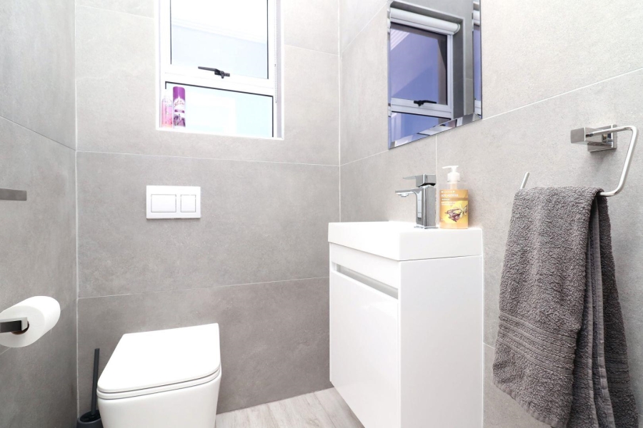 2 Bedroom Property for Sale in Oakdale Western Cape